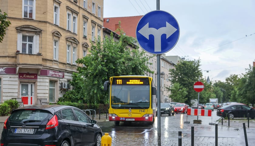 Zdjęcia ulicy Trzebnickiej oraz trasy objazdu wykonane w poniedziałkowy poranek 27 lipca