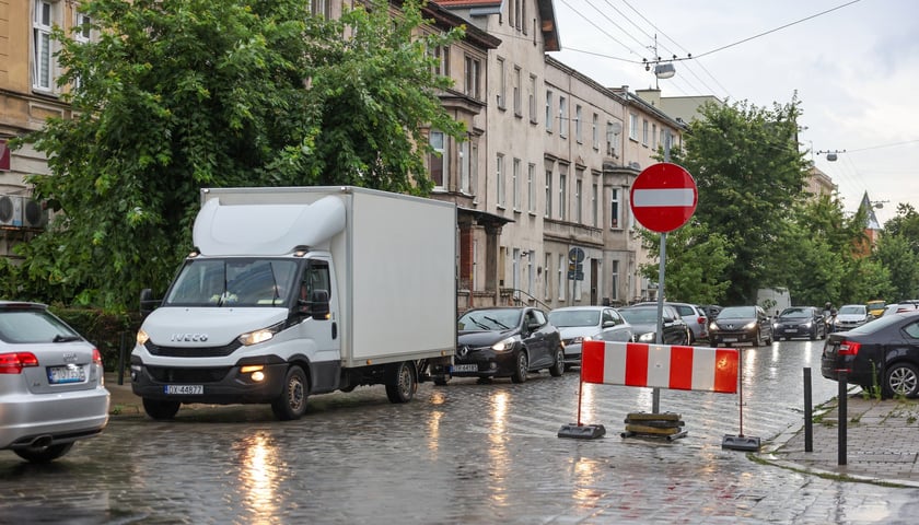 Zdjęcia ulicy Trzebnickiej oraz trasy objazdu wykonane w poniedziałkowy poranek 27 lipca