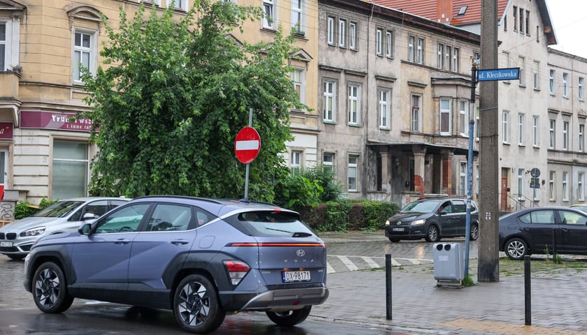 Zdjęcia ulicy Trzebnickiej oraz trasy objazdu wykonane w poniedziałkowy poranek 27 lipca