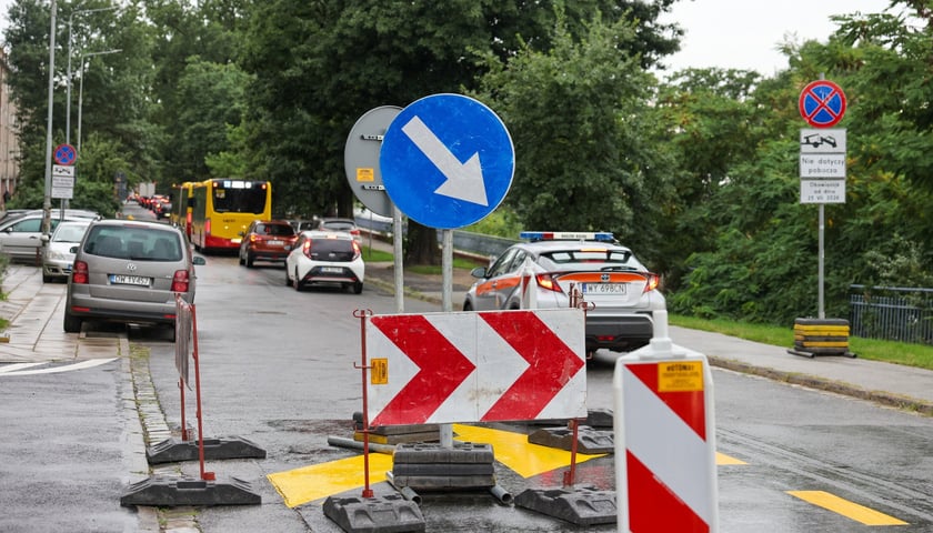 Zdjęcia ulicy Trzebnickiej oraz trasy objazdu wykonane w poniedziałkowy poranek 27 lipca