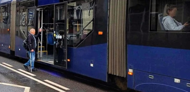 Zdjęcie ilustracyjne: przystanek tramwajowy