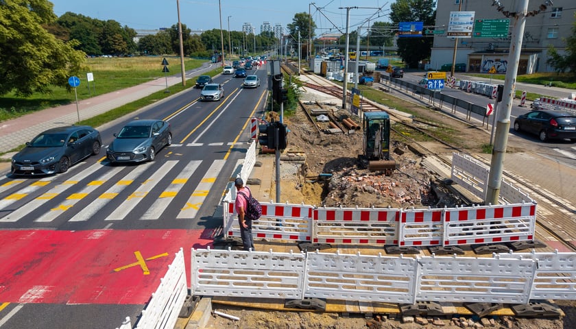 Od soboty (1 sierpnia) całkowicie wyłączono ruch tramwajowy na remontowanym odcinku ul. Traugutta, 1.08.2026 r.