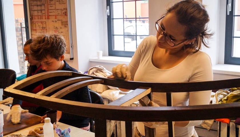 Krzywy Komin ciągle dymi