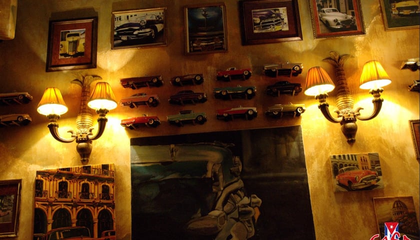 Przyjaciele 40+ idą w miasto