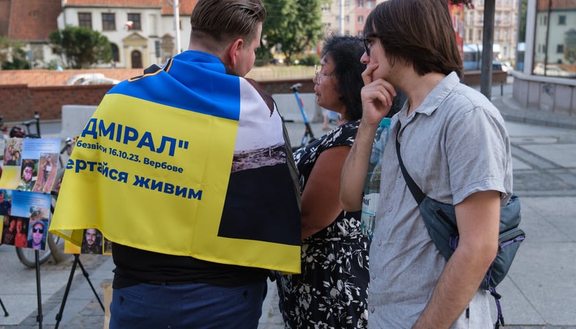 Wiec pamięci jeńców wojennych i ofiar rosyjskiej agresji na Ukrainie przy fontannie na ul. Oławskiej - 31 lipca 2026 r.