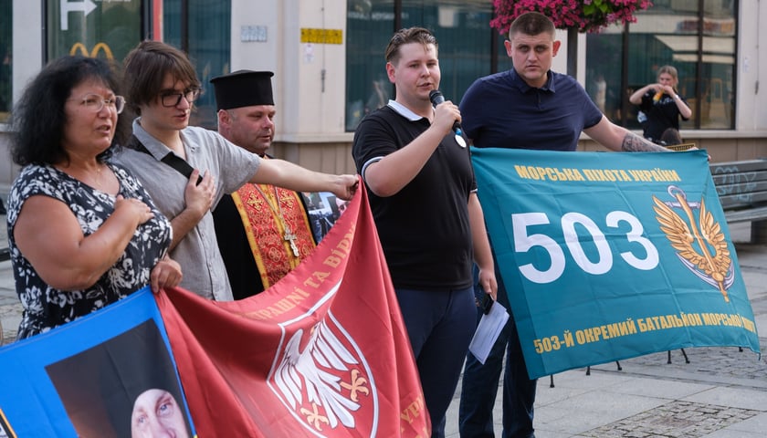 Wiec pamięci jeńców wojennych i ofiar rosyjskiej agresji na Ukrainie przy fontannie na ul. Oławskiej - 31 lipca 2026 r.