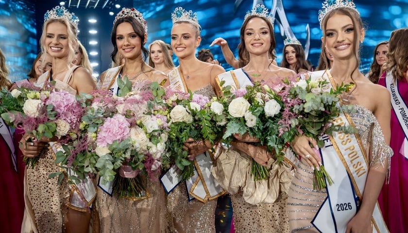<p>Zwyciężczynie konkursu Miss Polski 2026, trzecia od lewej Eliza Ciuła.</p>