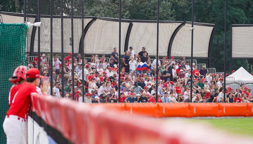 Świeżo odremontowany stadion do baseballu, na którym odbyły się Mistrzostwa Europy w tej dyscyplinie znajduje się tuż obok przeznaczonego do remontu boiska piłkarskiego na Zakrzowie.