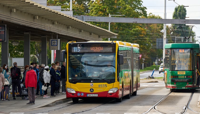 Autobus MPK na zdjęciu ilustracyjnym