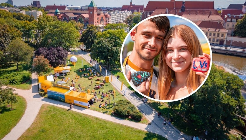 „Lato na Dolnym Śląsku” na Wyspie Piasek - widok z drona, w kółeczku para pokazuje kolorowe kamienie z napisem „Love”