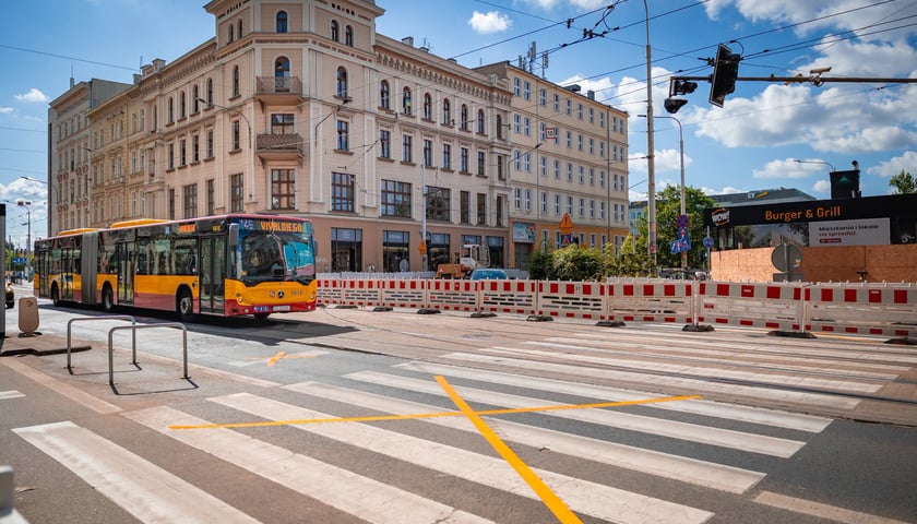 Na Stawowej/Peronowej robią łuki