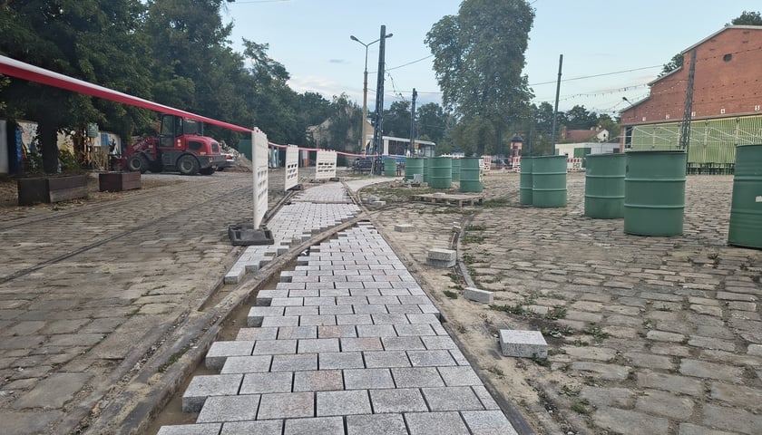 Zajezdnia Dąbie, 10.08.2026. Szpilkostrada w budowie.