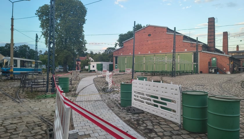 Zajezdnia Dąbie, 10.08.2026. Szpilkostrada w budowie.