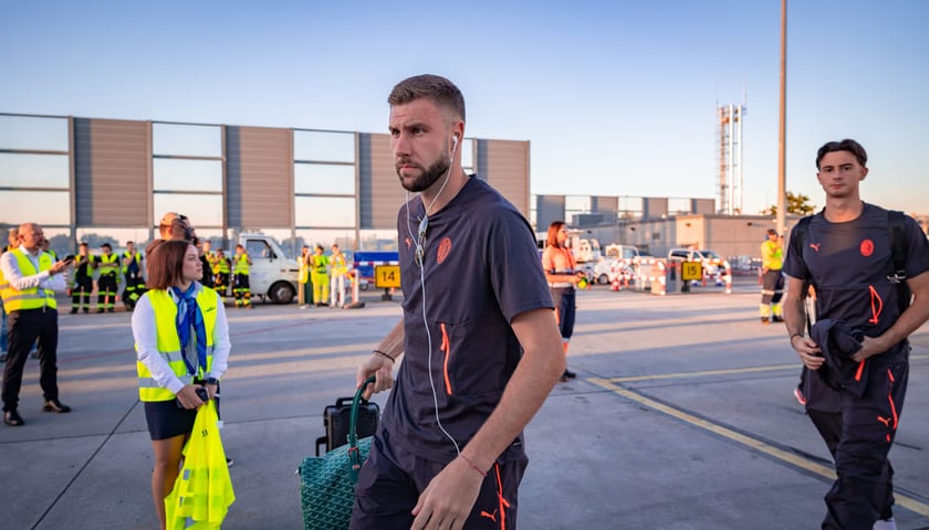 Piłkarze AC Milan nw wrocławskim lotnisku, 14.08.2026