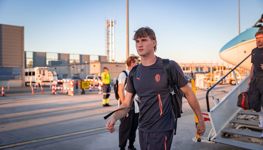 Piłkarze AC Milan nw wrocławskim lotnisku, 14.08.2026