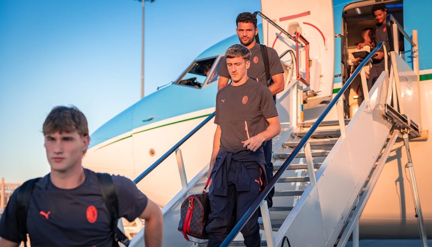 Piłkarze AC Milan nw wrocławskim lotnisku, 14.08.2026