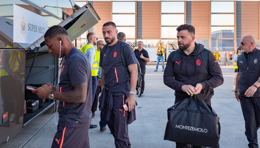 Piłkarze AC Milan nw wrocławskim lotnisku, 14.08.2026
