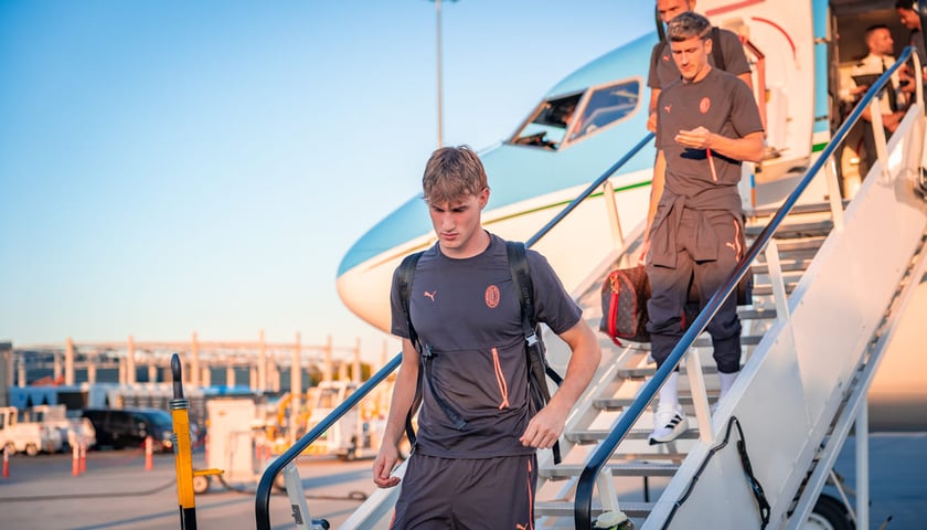 Piłkarze AC Milan nw wrocławskim lotnisku, 14.08.2026