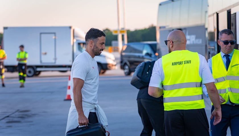 Piłkarze AC Milan nw wrocławskim lotnisku, 14.08.2026