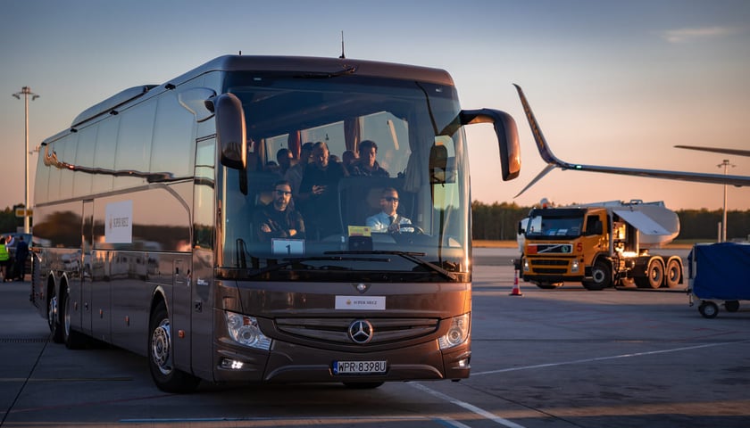 Piłkarze AC Milan nw wrocławskim lotnisku, 14.08.2026