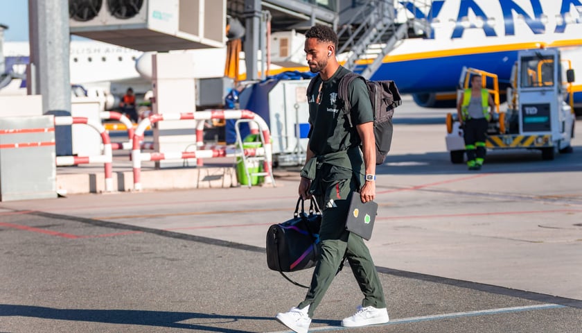 Piłkarze Manchester United na wrocławskim lotnisku, 14.08.2026.