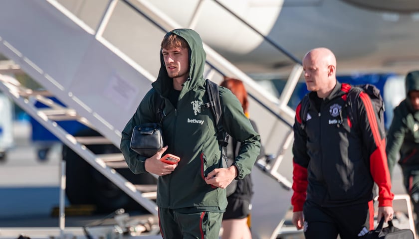 Piłkarze Manchester United na wrocławskim lotnisku, 14.08.2026.