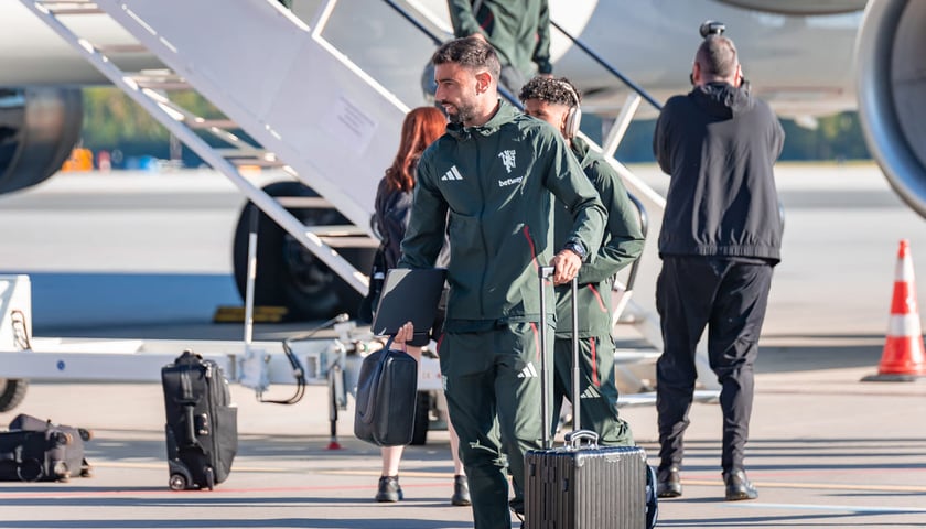 Piłkarze Manchester United na wrocławskim lotnisku, 14.08.2026.