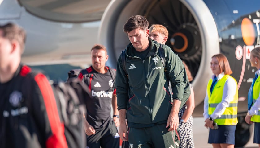 Piłkarze Manchester United na wrocławskim lotnisku, 14.08.2026.