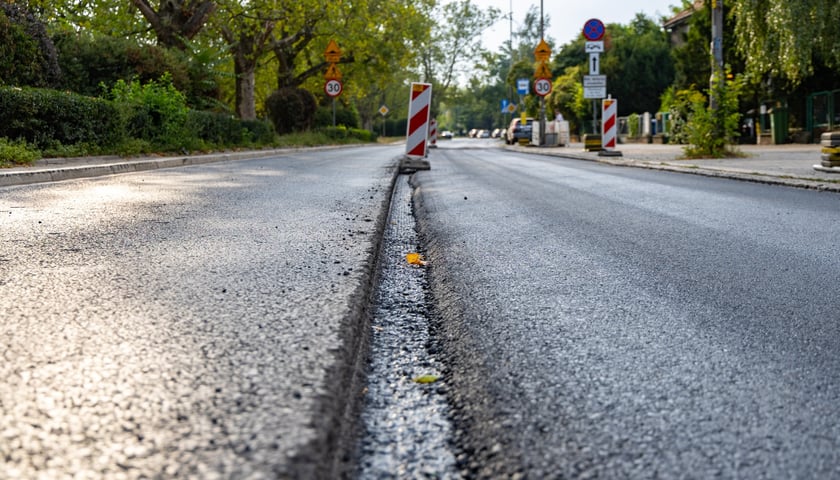 Ruszył remont Al. Wiśniowej we Wrocławiu. Prace prowadzone są tu głownie w nocy, 17.08.2026 r.