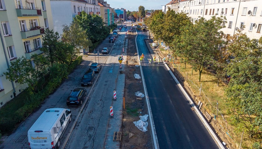 Prace przy przebudowie ulicy Gajowickiej na odcinku od al. Hallera do ul. Zaporoskiej (zdjęcie z 20 sierpnia 2026)