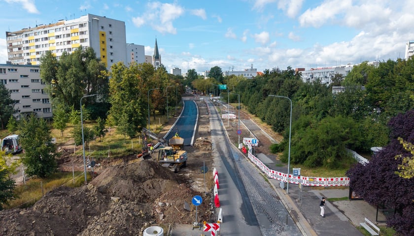 Prace przy przebudowie ulicy Gajowickiej na odcinku od al. Hallera do ul. Zaporoskiej (zdjęcie z 20 sierpnia 2026)