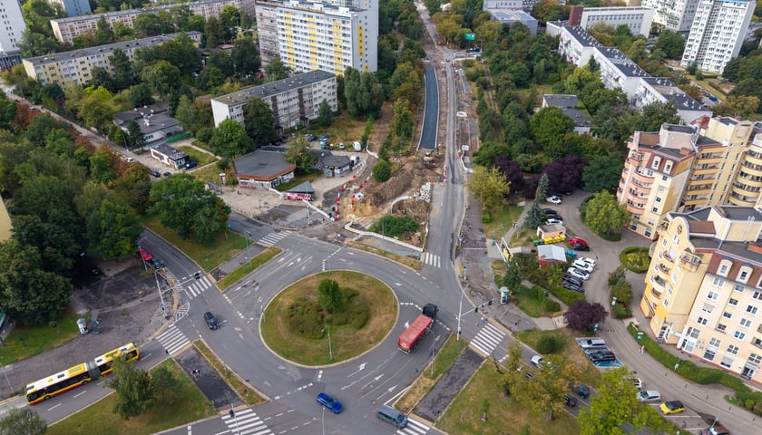 Prace przy przebudowie ulicy Gajowickiej na odcinku od al. Hallera do ul. Zaporoskiej (zdjęcie z 20 sierpnia 2026)