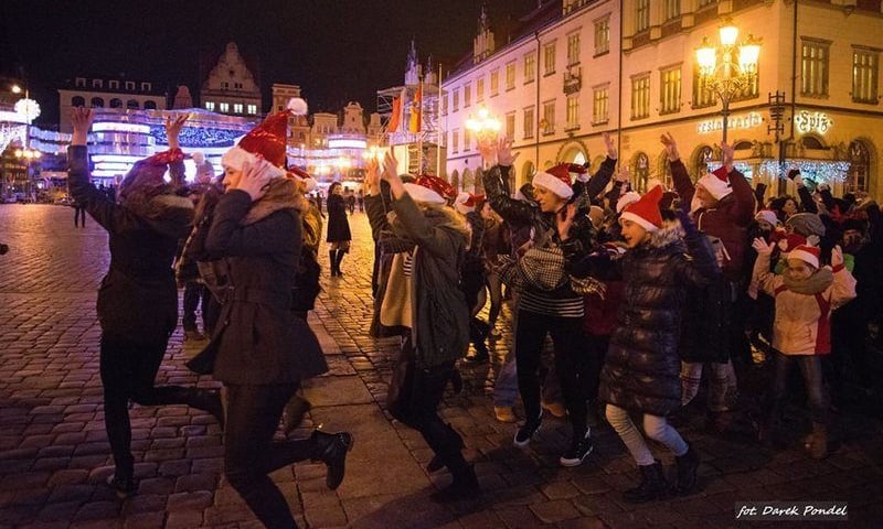 Zatańcz wokół choinki na wrocławskim Rynku