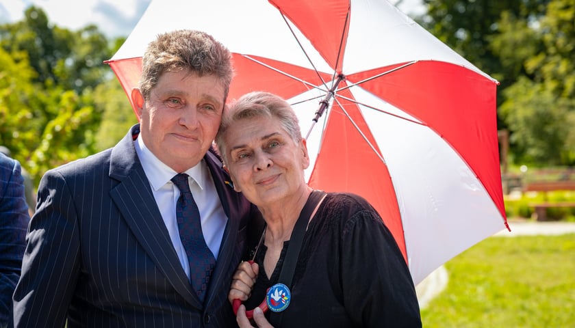 <p>Ewa Trojanowska i Ryszard Kessler, zakładanie Skweru Przyjaźni Polsko-Ukraińskiej, 24 sierpnia 2026</p>