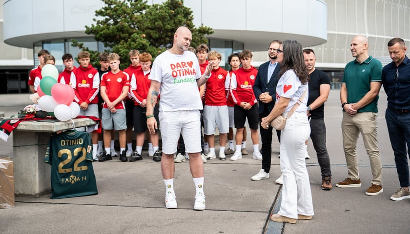 Odsłonięcie figurki Otinia przy Stadionie Tarczyński Arena, 25 sierpnia 2026