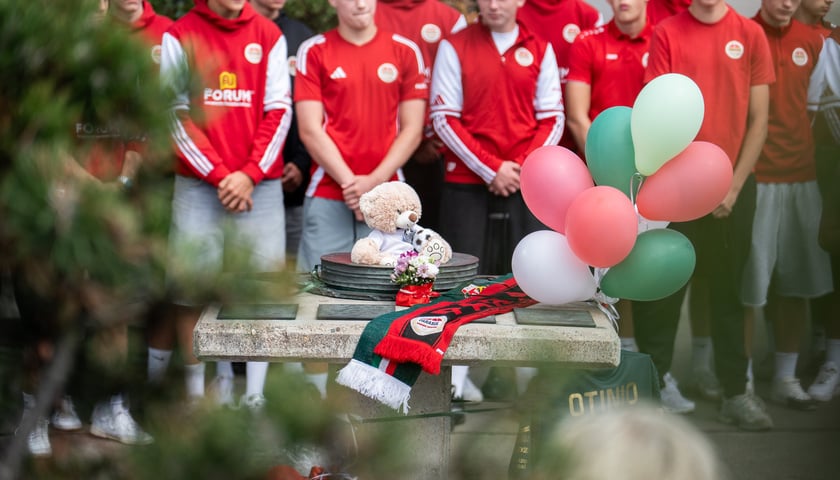 Odsłonięcie figurki Otinia przy Stadionie Tarczyński Arena, 25 sierpnia 2026