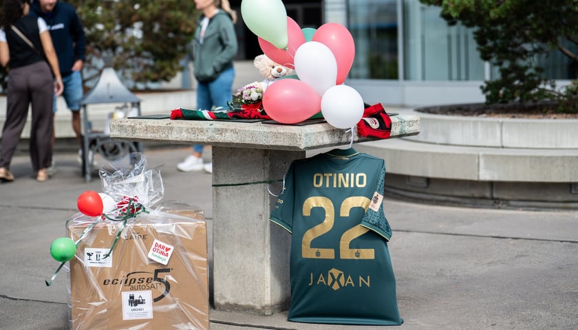 Odsłonięcie figurki Otinia przy Stadionie Tarczyński Arena, 25 sierpnia 2026
