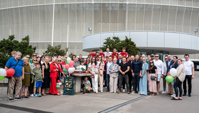 Odsłonięcie figurki Otinia przy Stadionie Tarczyński Arena, 25 sierpnia 2026