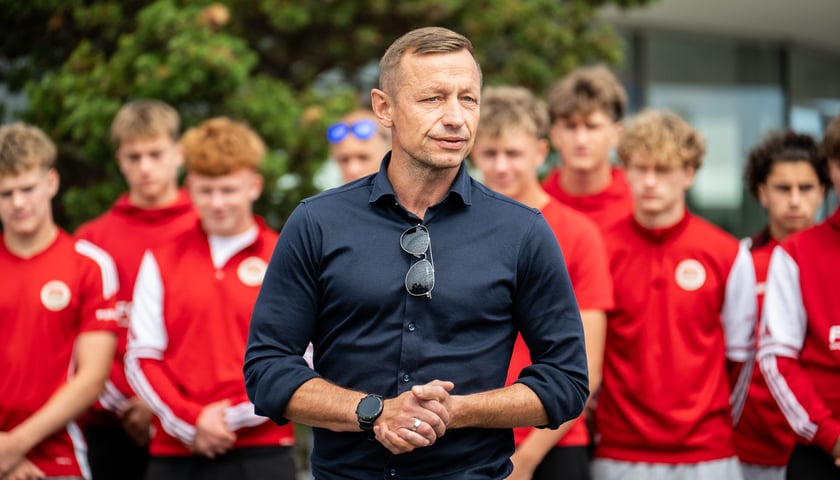 Krzysztof Wołczek, odsłonięcie figurki Otinia przy Stadionie Tarczyński Arena, 25 sierpnia 2026
