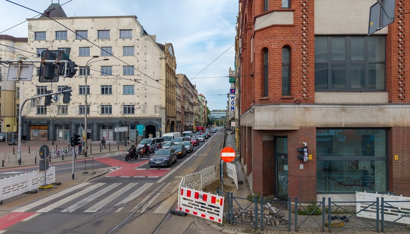 Prace MPWiK na ulicy Ruskiej przy skrzyżowaniu z Kazimierza Wielkiego