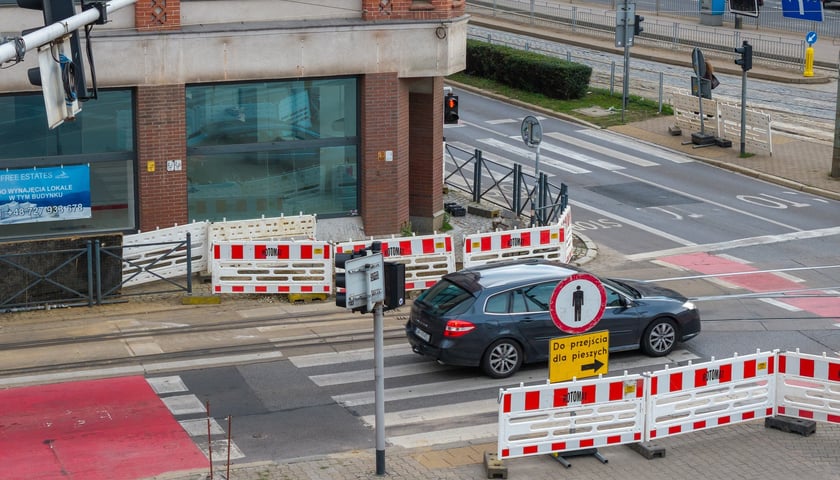 Prace MPWiK na ulicy Ruskiej przy skrzyżowaniu z Kazimierza Wielkiego
