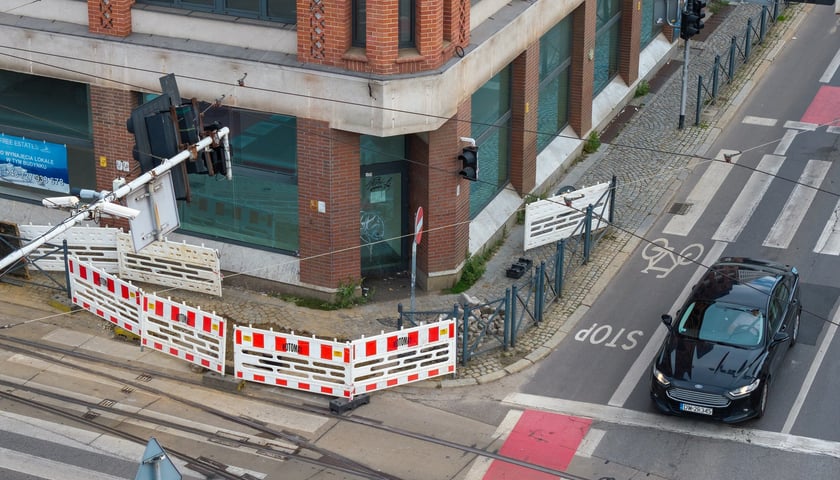 Prace MPWiK na ulicy Ruskiej przy skrzyżowaniu z Kazimierza Wielkiego