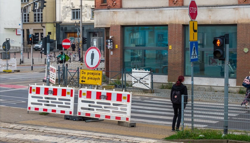Prace MPWiK na ulicy Ruskiej przy skrzyżowaniu z Kazimierza Wielkiego