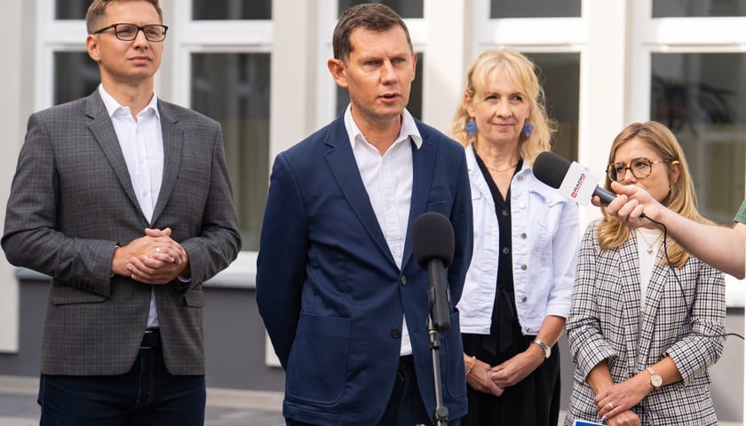 <p>Marek Sempik, dyrektor I Liceum Og&oacute;lnokształcące im. Danuty Siedzik&oacute;wny "Inki" we Wrocławiu</p>