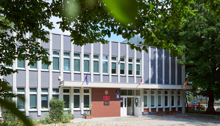 W LO nr VIII zakończono kompleksową termomodernizację budynku B przy ul. Jantarowej