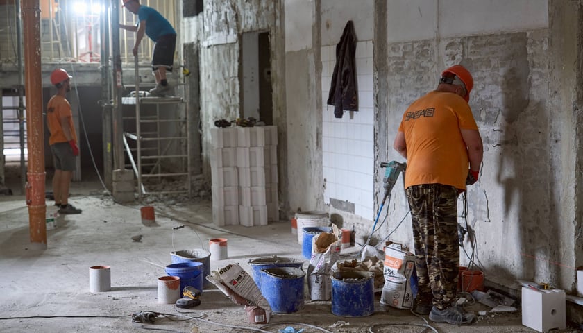 Trwa przebudowa bloku sportowego w Szkole Podstawowej nr 90 przy ul. Orzechowej