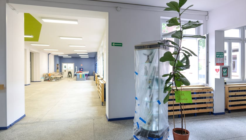 W Szkole Podstawowej nr 91 wyremontowano m.in. korytarze, drzwi do sal oraz sanitariaty