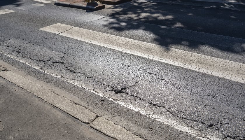 Ulica Dembowskiego i jej zniszczona nawierzchnia przed remontem, 27 sierpnia 2026