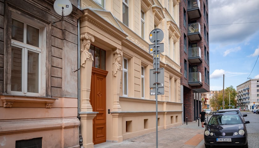 Kamienica Lelewela 11 po remoncie fasady, 1 września 2026