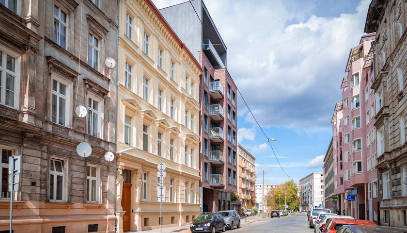 Kamienica Lelewela 11 po remoncie fasady, 1 września 2026